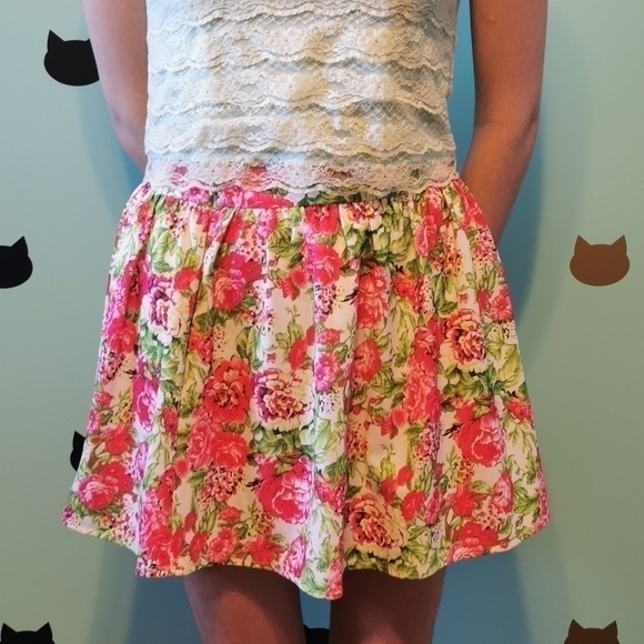 Forever 21 miniskirt skater pockets floral small - Picture 1 of 8